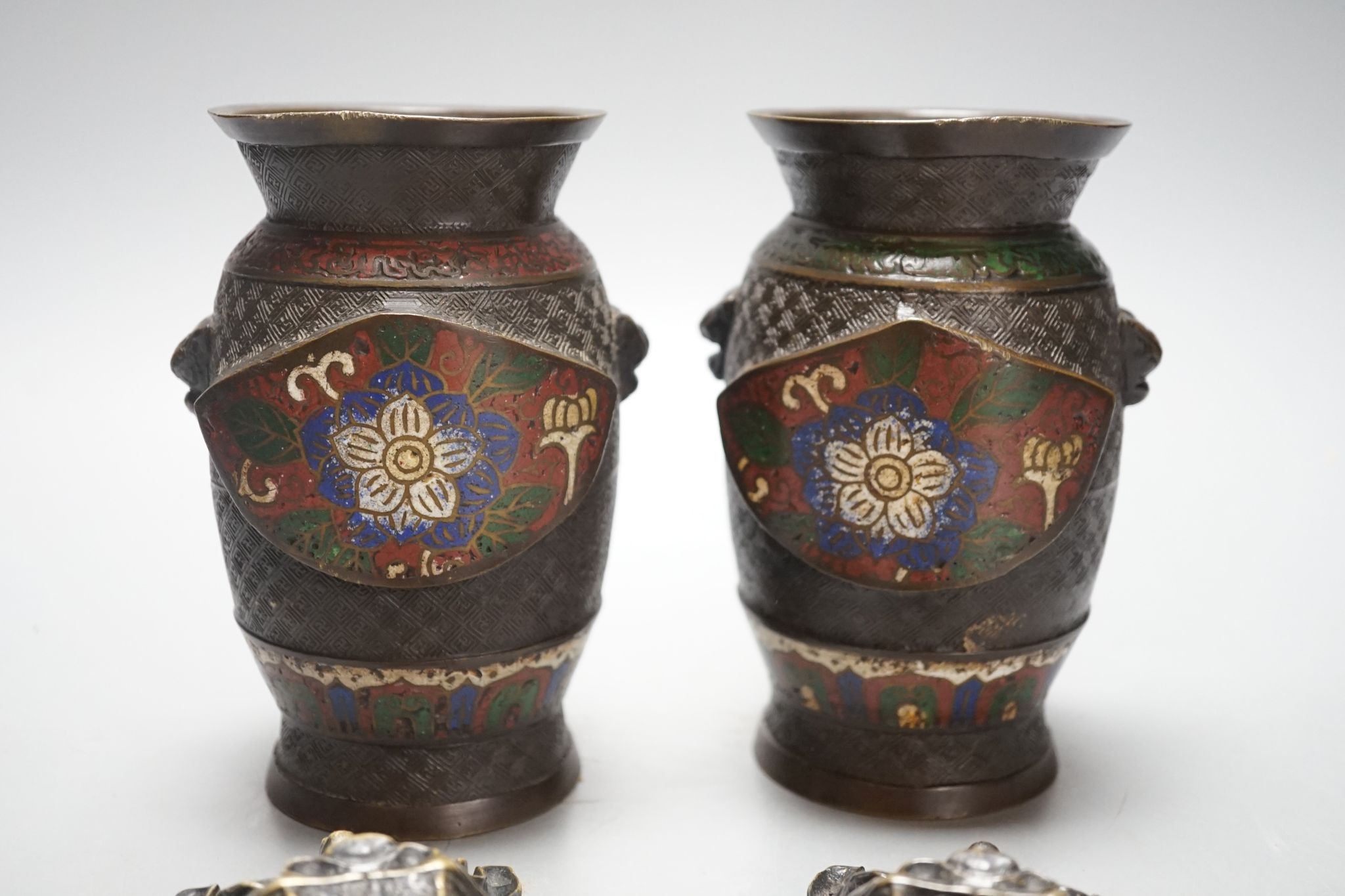 A pair of Chinese cast brass mask ring handles and a pair of Japanese enamelled bronze vases, 15 cm